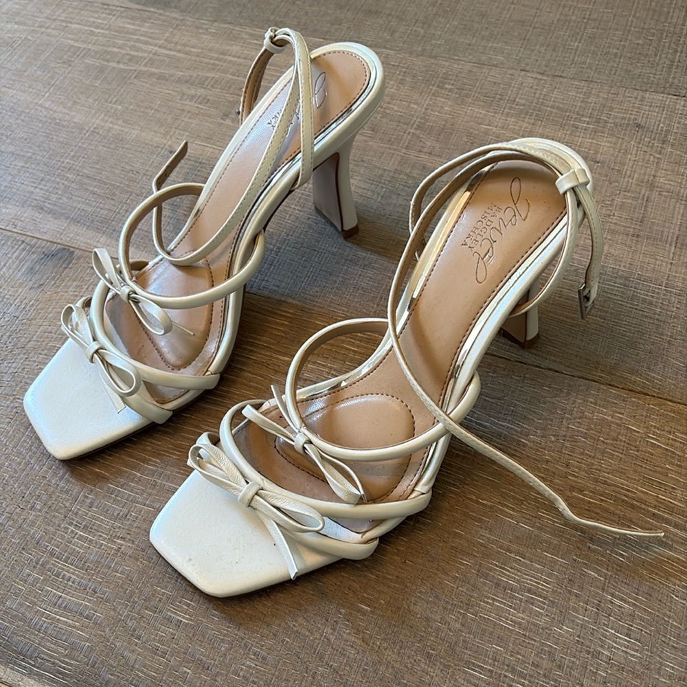 Badgley Mischka White Bow Heels